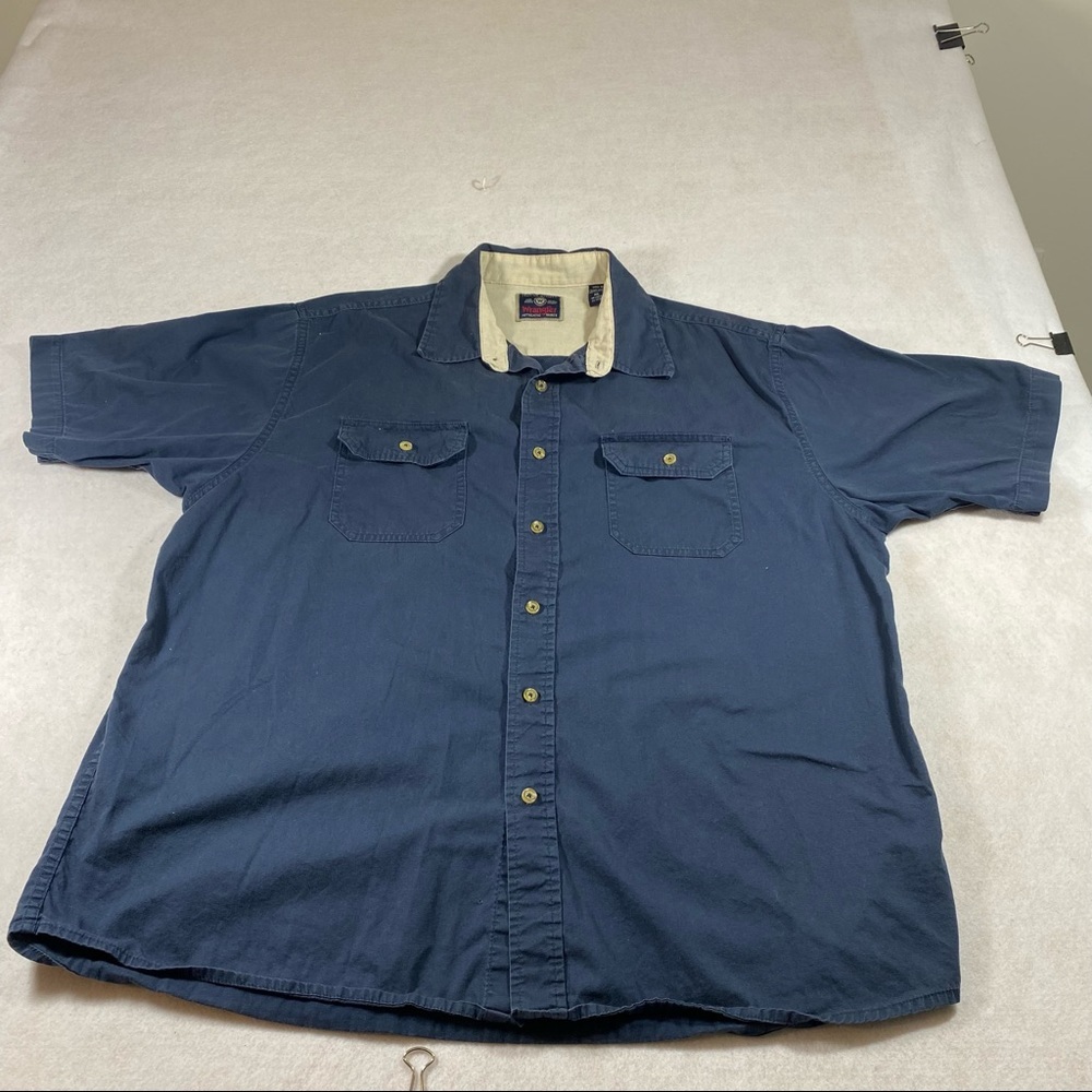 Wrangler Men’s Button Down Shirt XLG Blue Short Sleeve Casual Button Down Shirt